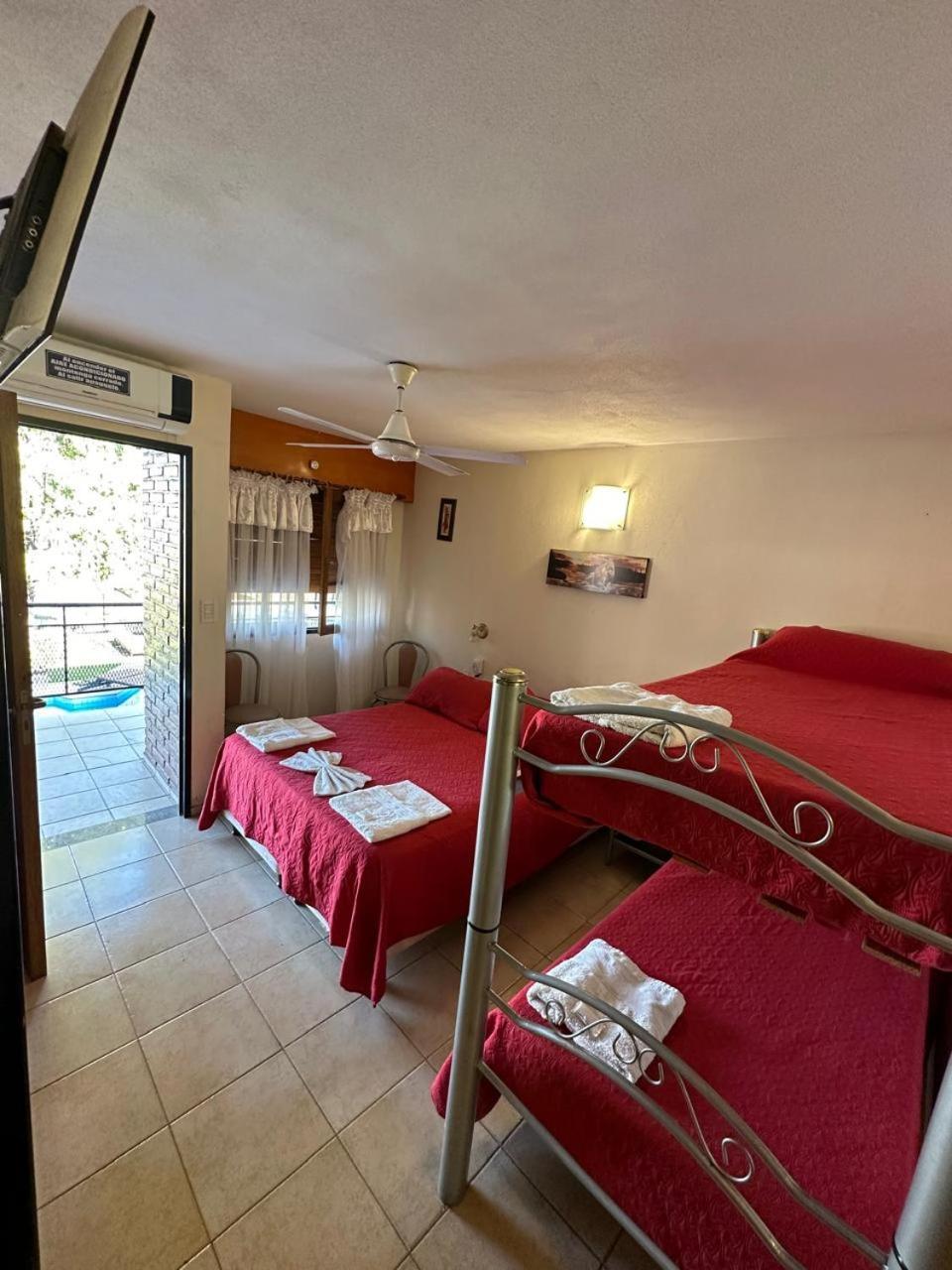 Hotel Carlos Paz Вілья-Карлос-Пас Екстер'єр фото