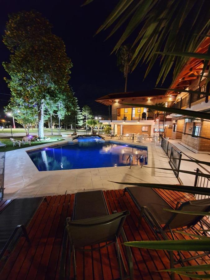 Hotel Carlos Paz Вілья-Карлос-Пас Екстер'єр фото